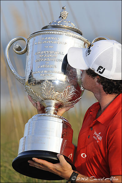 Kissing the Wanamaker | ©2012 David Allio for Icon SMI